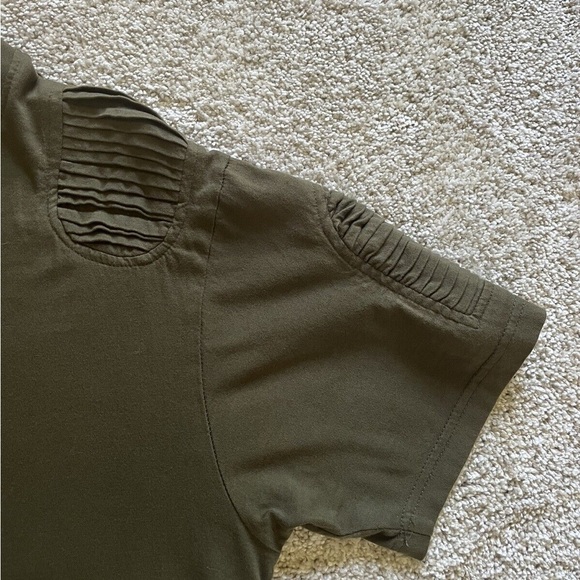 Makobi Men’s Army Green T Shirt With Pleats And Zippers Size Large - Picture 3 of 11